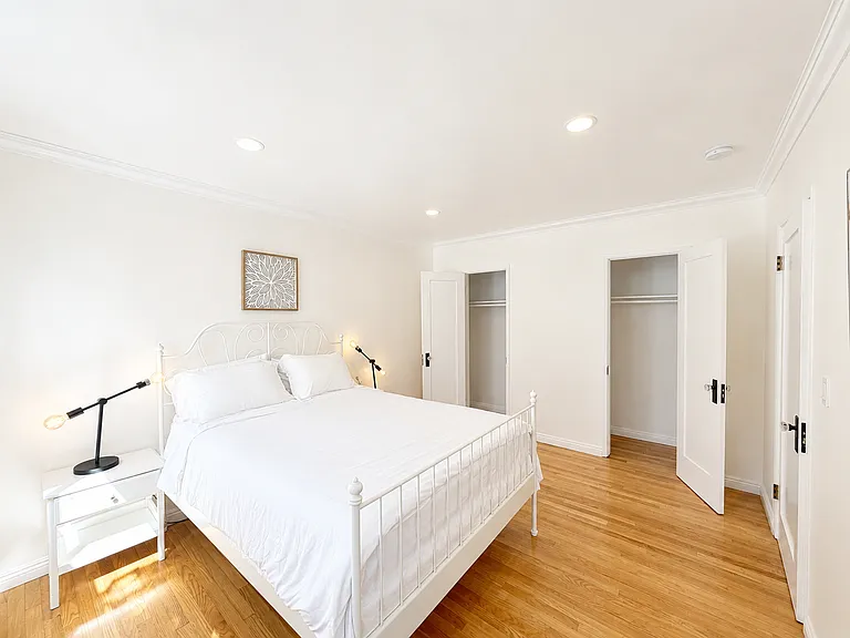 1027 20th St #1B — Photo 12