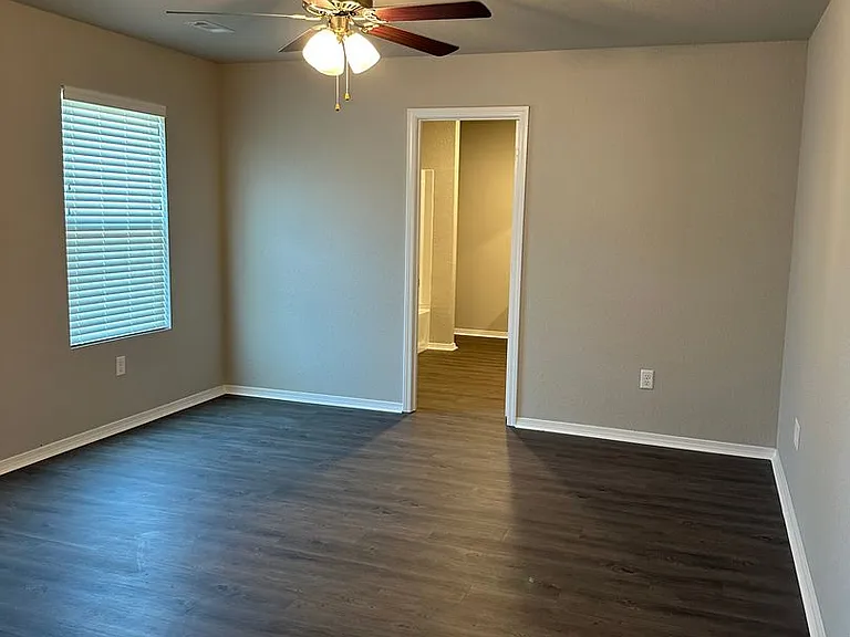 205 Logan Dr — Photo 10