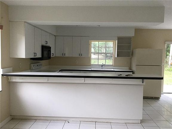 3rd image of 7819 N Glen Ave