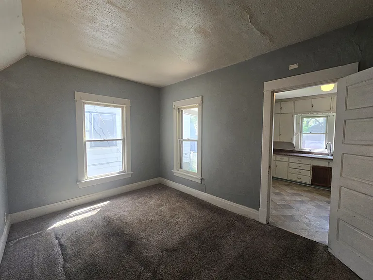 408 Locust St — Photo 9
