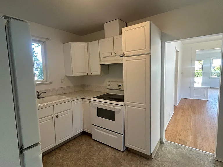 909 S 5th St — Photo 12