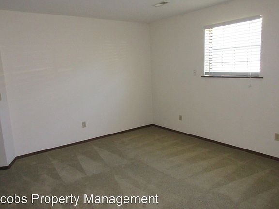 2nd image of 440 NE Park Ln APT A