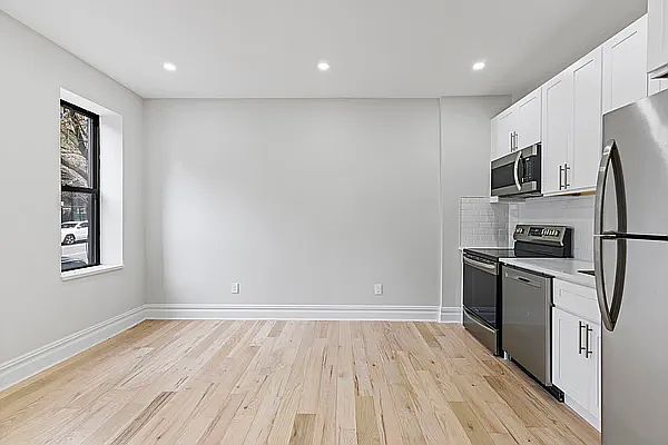 1st image of 961 Washington Ave APT 1G