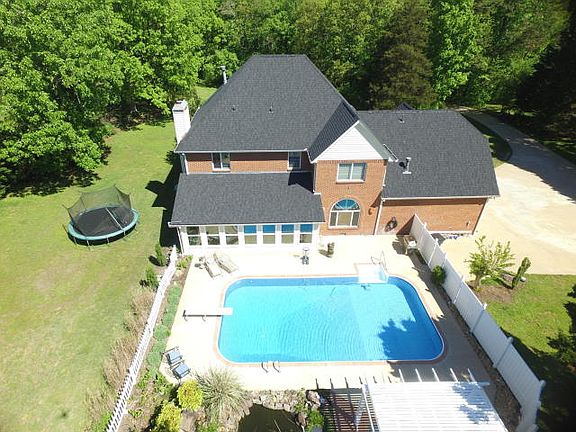3rd image of 549 Donna Ln