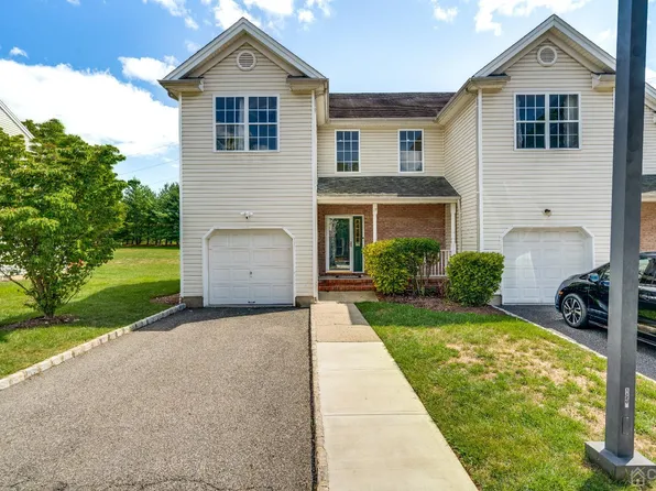 19 E Burgess Dr, Piscataway, NJ 08854