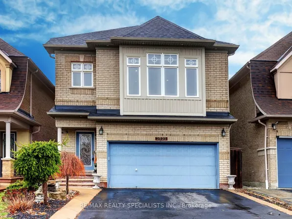 3935 Candlelight Dr, Mississauga, ON L5M 8B3