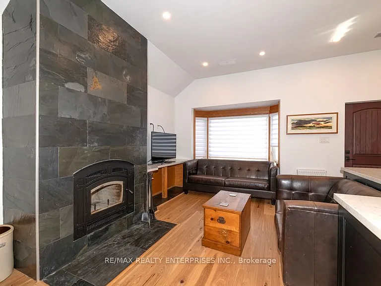 837 Kingston Rd #UPPER — Photo 6
