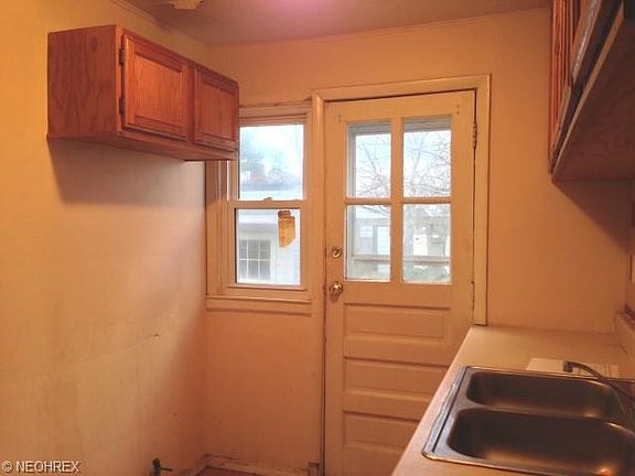 5th image of 25131 Euclid Ave