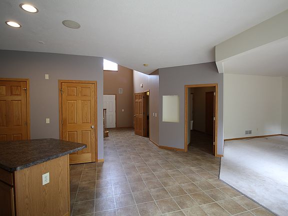 5th image of 1058 Kings Cross Dr