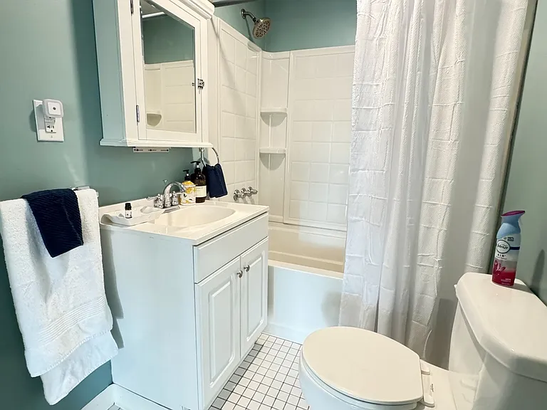 172 Lincoln Dr — Photo 2