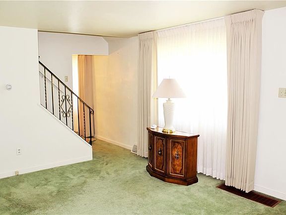 3rd image of 523 Pennwood Dr