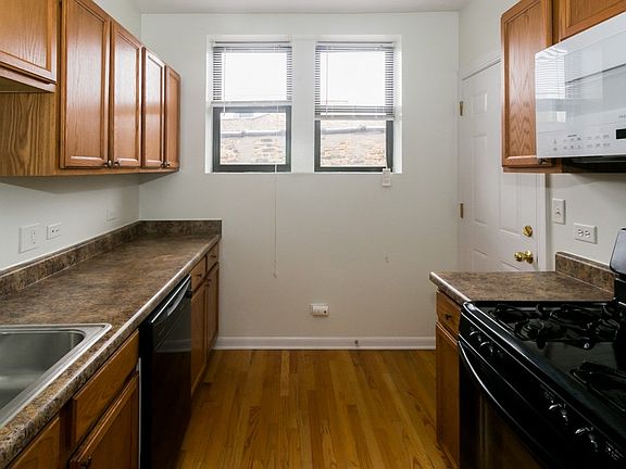 2nd image of 2504 W Catalpa Ave Unit 3