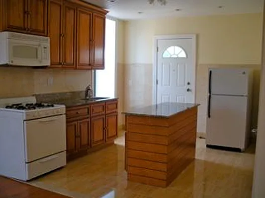 Rented by Triumph Property Group | media 27