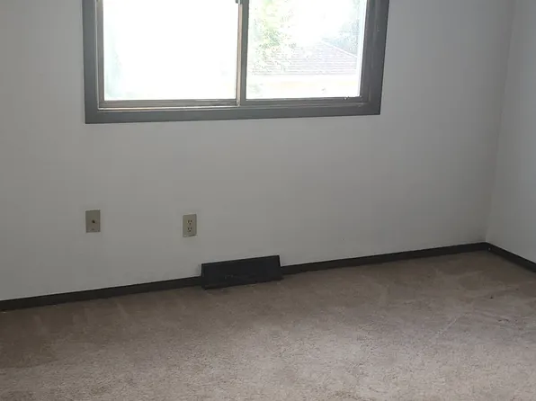 536 N Elmer St #C, Griffith, IN 46319