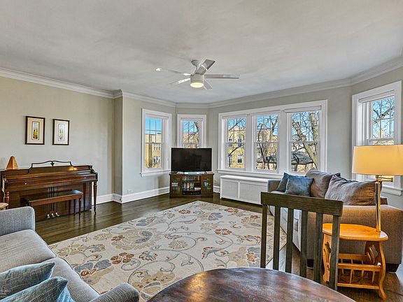 4th image of 6218 N Francisco Ave APT 3S