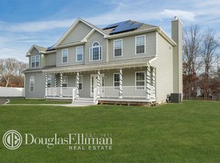 3 Valerie Ct, Centereach, NY 11720