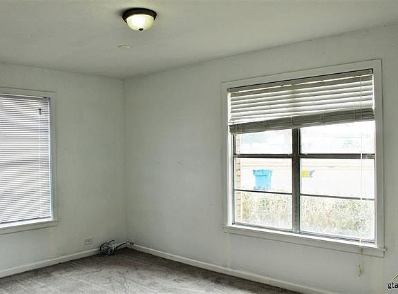 4th image of 217 E Magnolia Dr