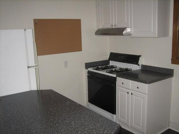 3rd image of 585 Richmond Ave APT 1