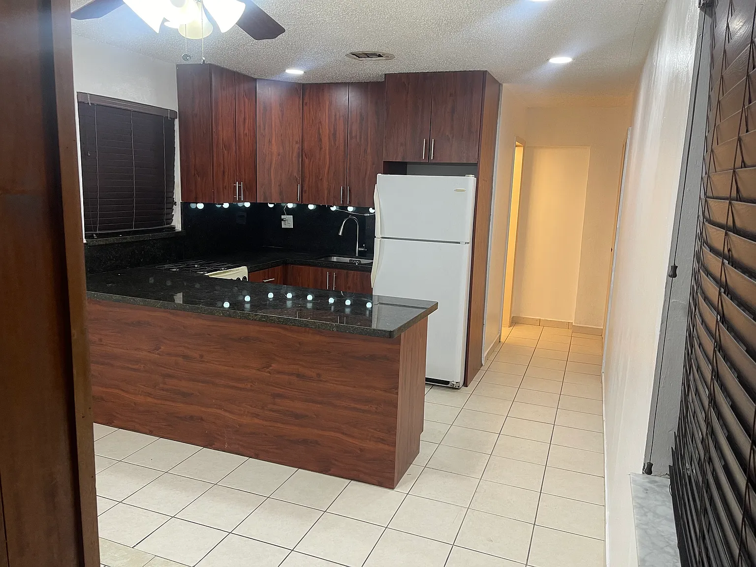 2 bed, 1000 sqft, $2,250 — Photo 3