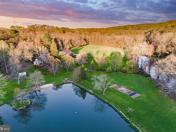 5th image of 1449 Corbett Rd