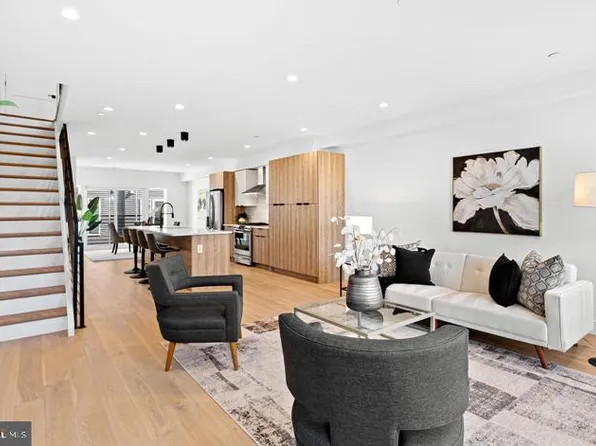 2812 S 9th St, Philadelphia, PA 19148