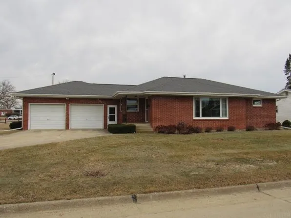 907 Southhaven Dr, Monticello, IA 52310