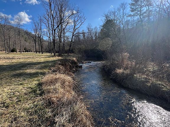 3rd image of 35-39A Peacock Dr #A
