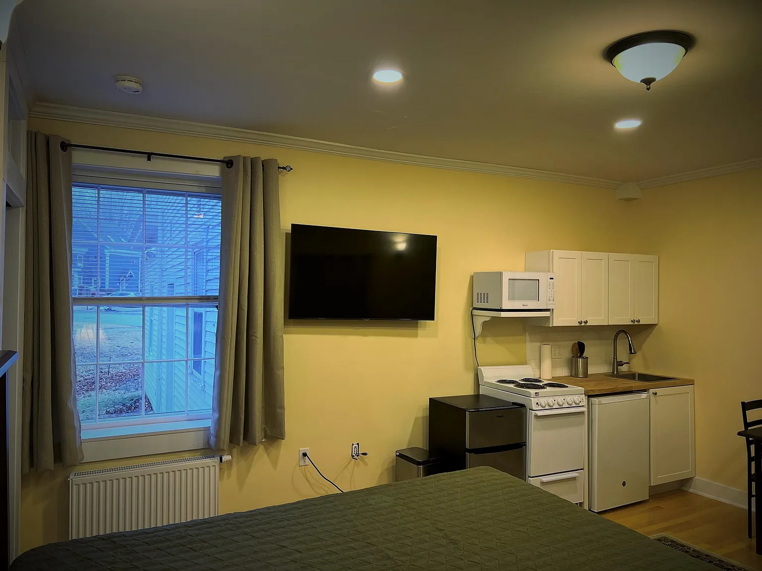 Studio, 350 sqft, $1,400 — Photo 2