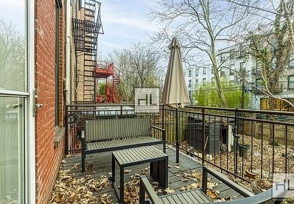 4th image of 22 Sterling Pl #1