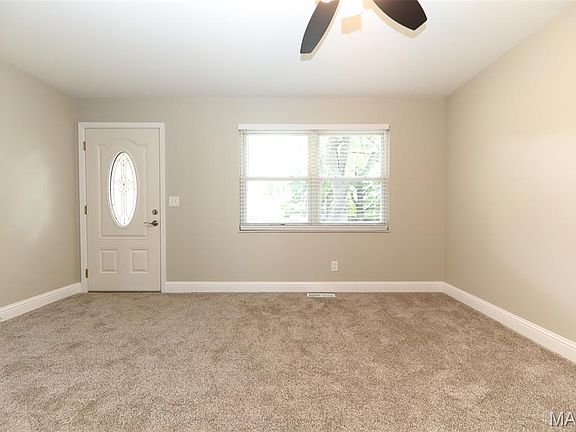 3rd image of 709 Galahad Ln