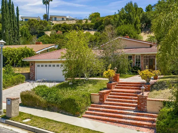 18000 Medley Dr, Encino, CA 91316