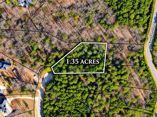 210 Kingfisher Ct, New London, NC 28127