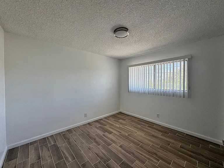 2600 Haley St — Photo 3