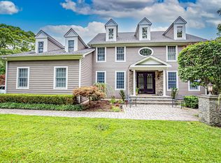 25 Park St, Setauket, NY 11733