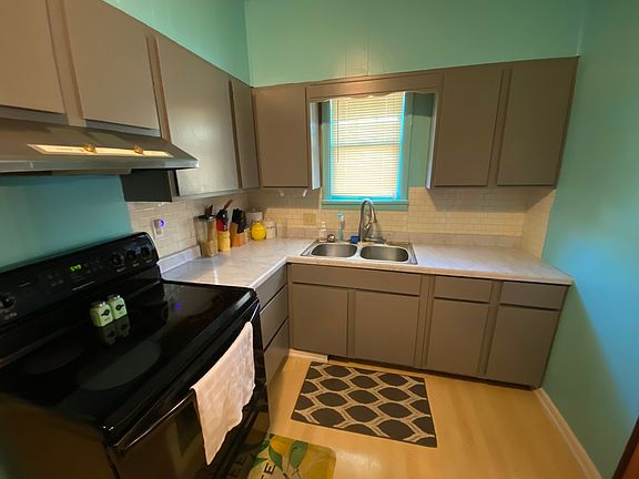 4th image of 314 E 8th St