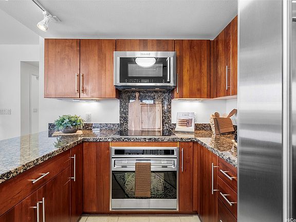 4th image of 600 Queen St APT 3809