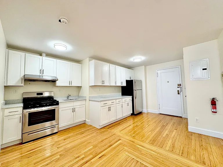 36-40 Bowne St #4A — Photo 5