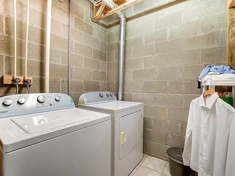 728 Spring Valley Dr — Photo 33