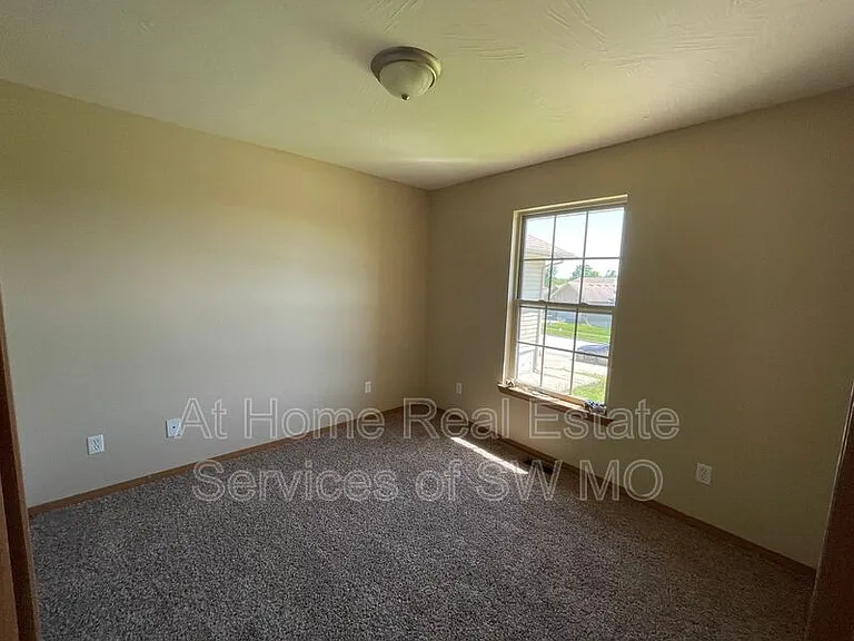 3314 N Marion Ave — Photo 3