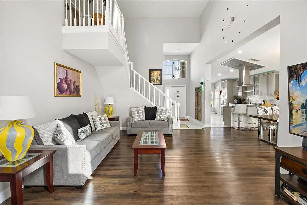 4 bed, 2.5 bath, 1982 sqft, $2,700 — Photo 3
