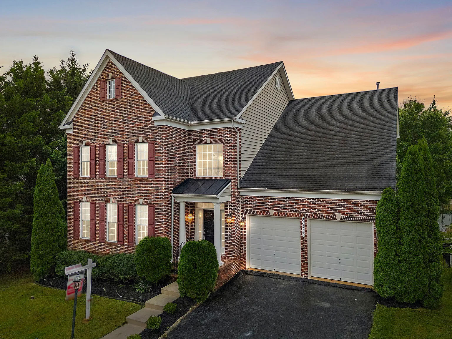 4 bed, 5200 sqft, $4,500 — Photo 1