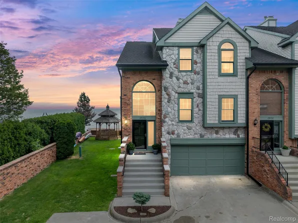 29156 Jefferson Ct, Saint Clair Shores, MI 48081