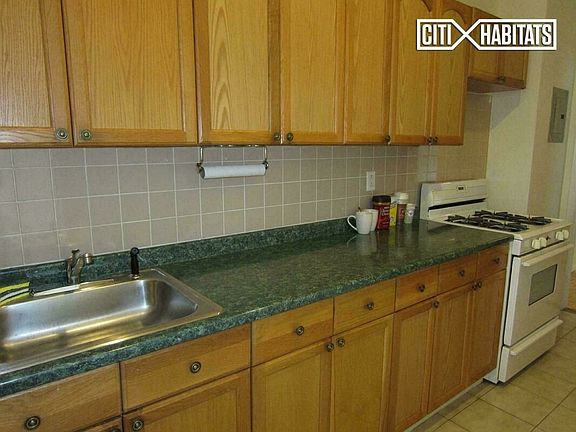 2nd image of 176 India St APT 1R