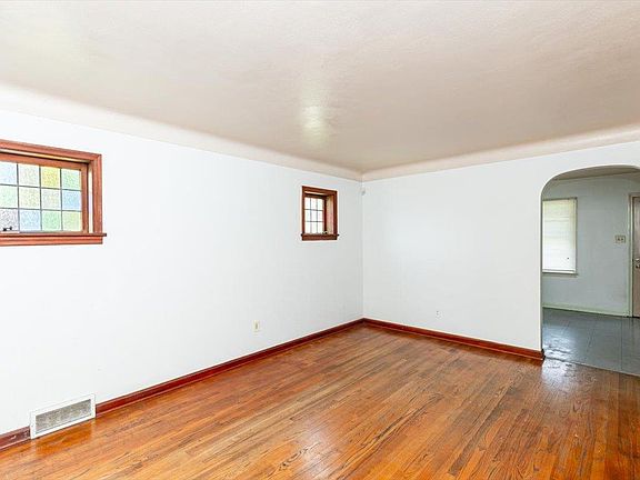 4th image of 7100 Idaho Ave