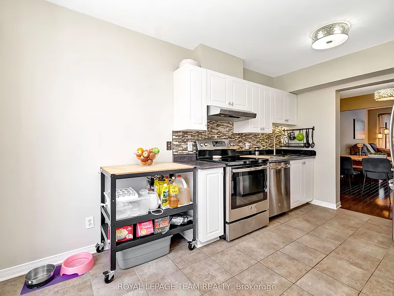 53 Thornbury Cres — Photo 13