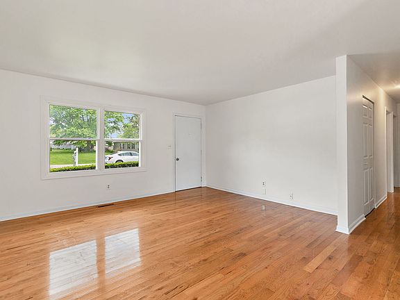 3rd image of 4905 Prairie Ave