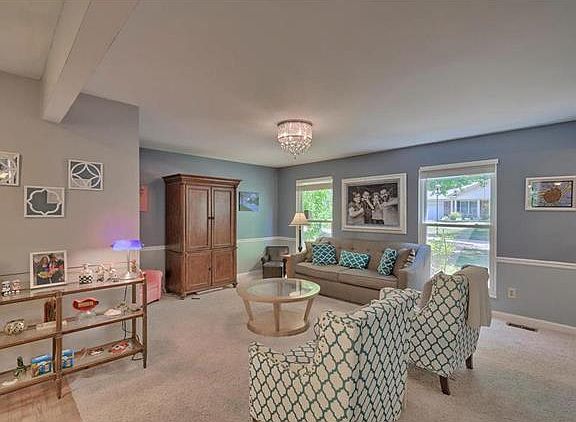 3rd image of 1531 Woodroyal West Dr