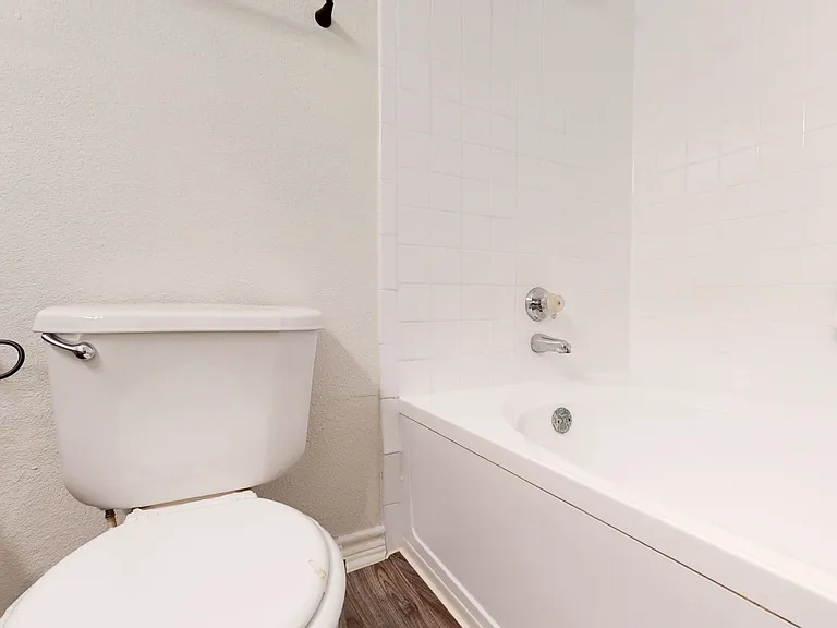 9th Street Apartments — Photo 22