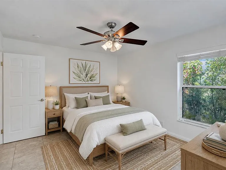 1717 N Riverside Dr #1 — Photo 9