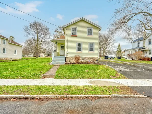 126 Phoenix St, Canandaigua, NY 14424